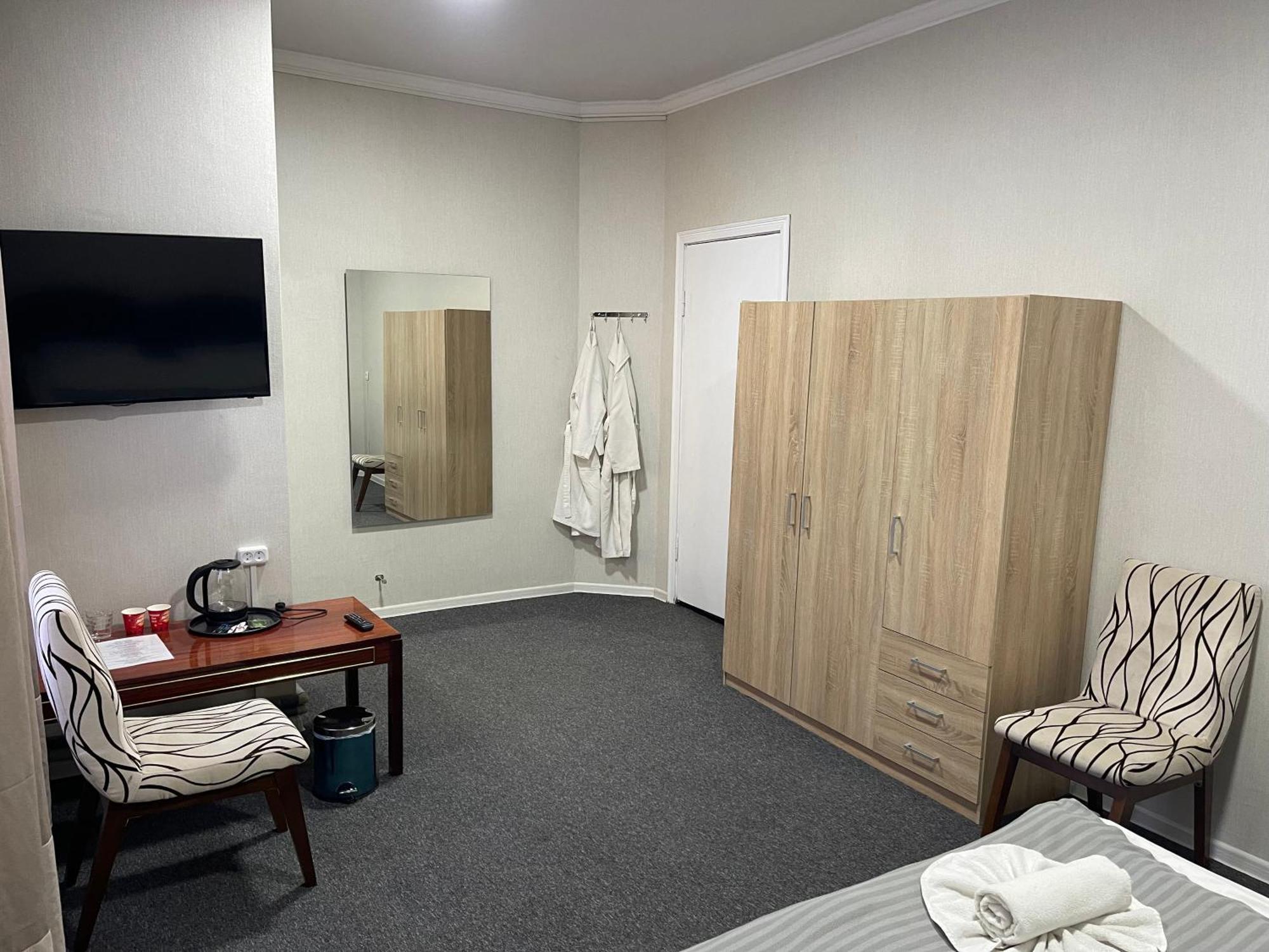 Medelean Hotel Comrat Luaran gambar
