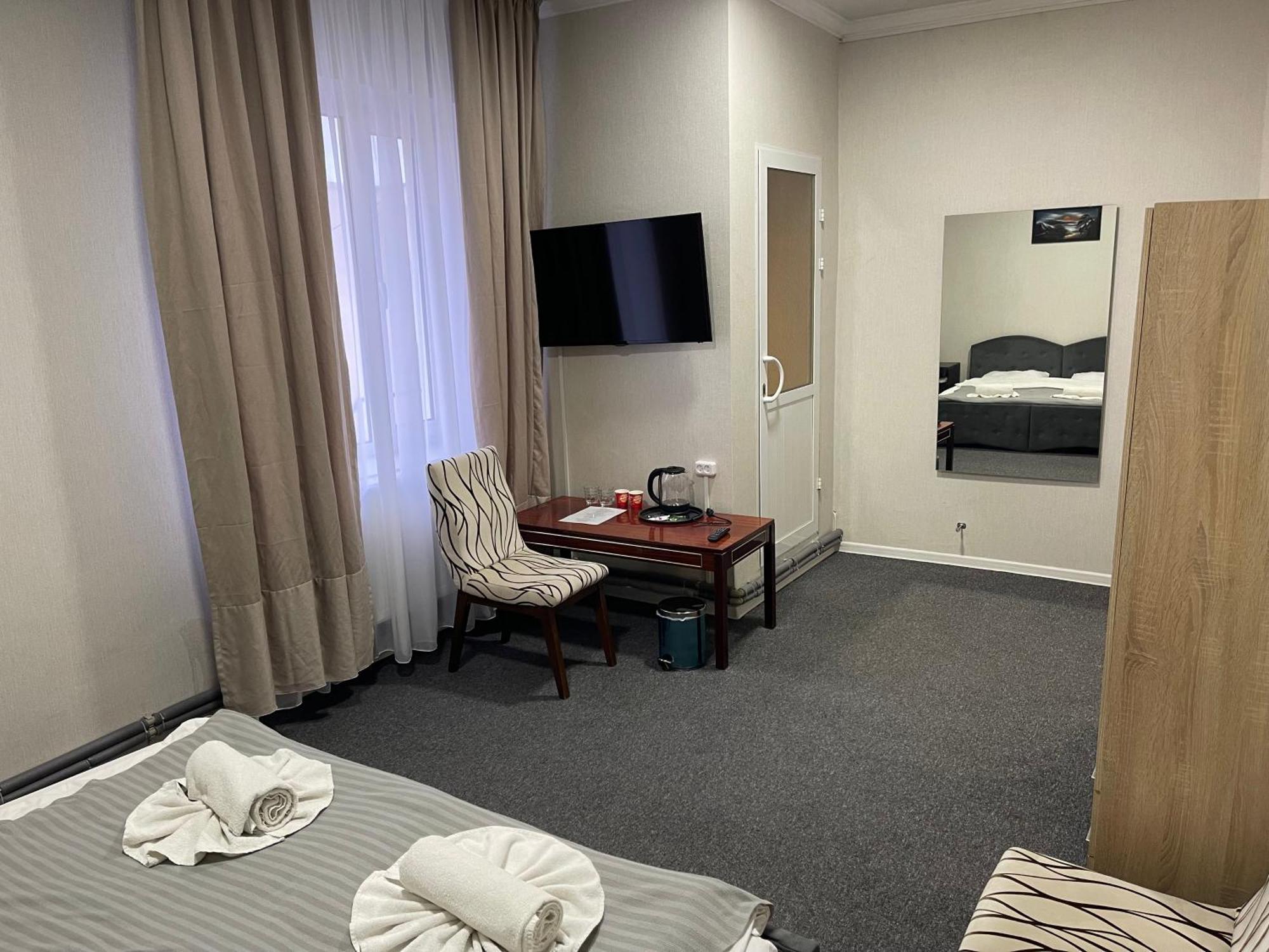 Medelean Hotel Comrat Luaran gambar