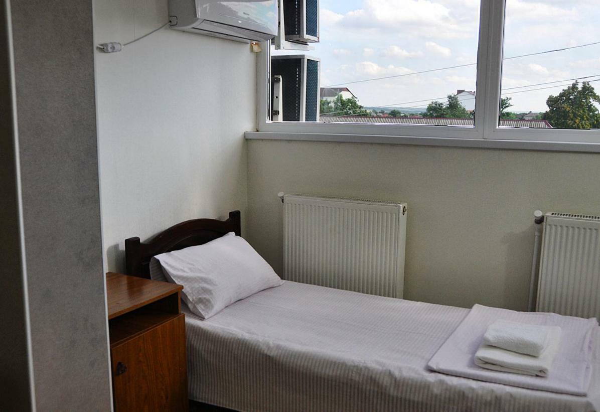 Medelean Hotel Comrat Luaran gambar