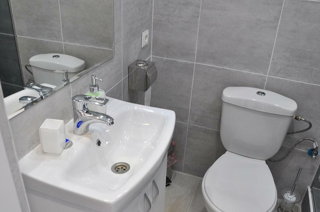 Medelean Hotel Comrat Luaran gambar