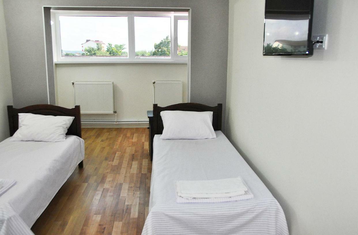 Medelean Hotel Comrat Luaran gambar
