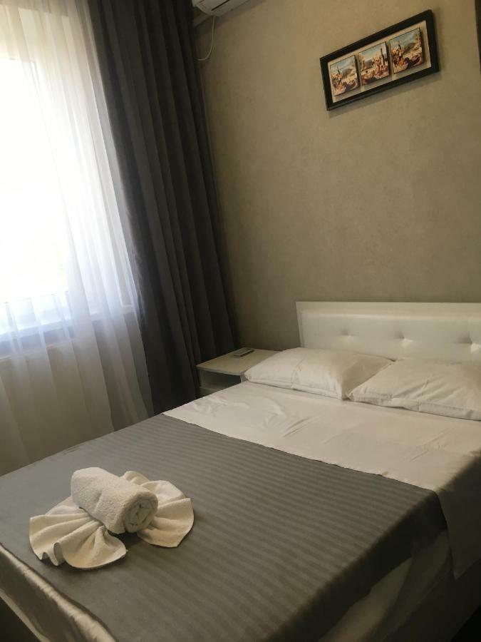 Medelean Hotel Comrat Luaran gambar