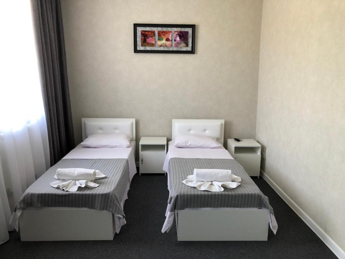 Medelean Hotel Comrat Luaran gambar