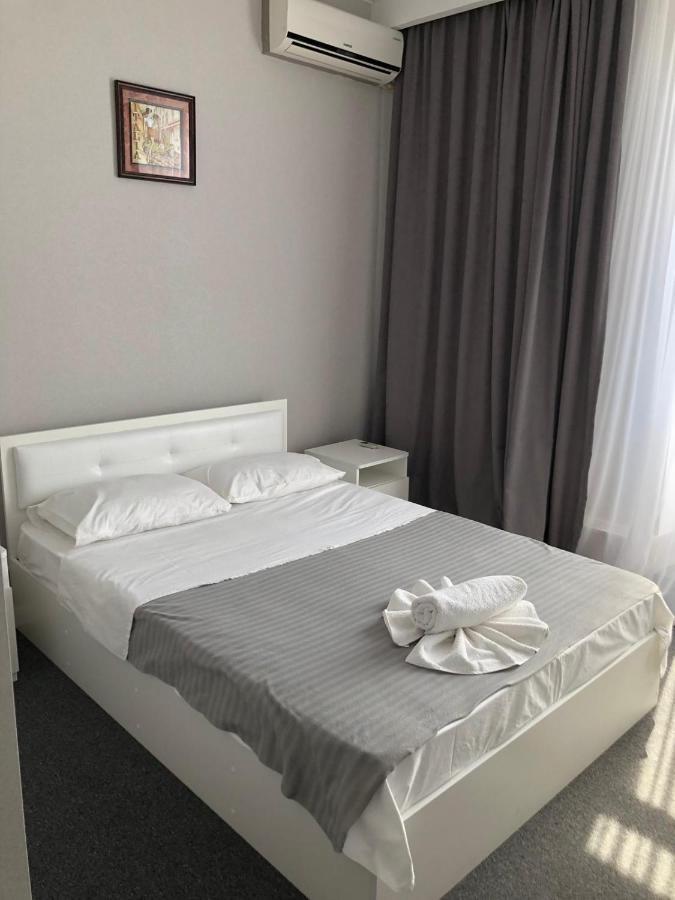 Medelean Hotel Comrat Luaran gambar