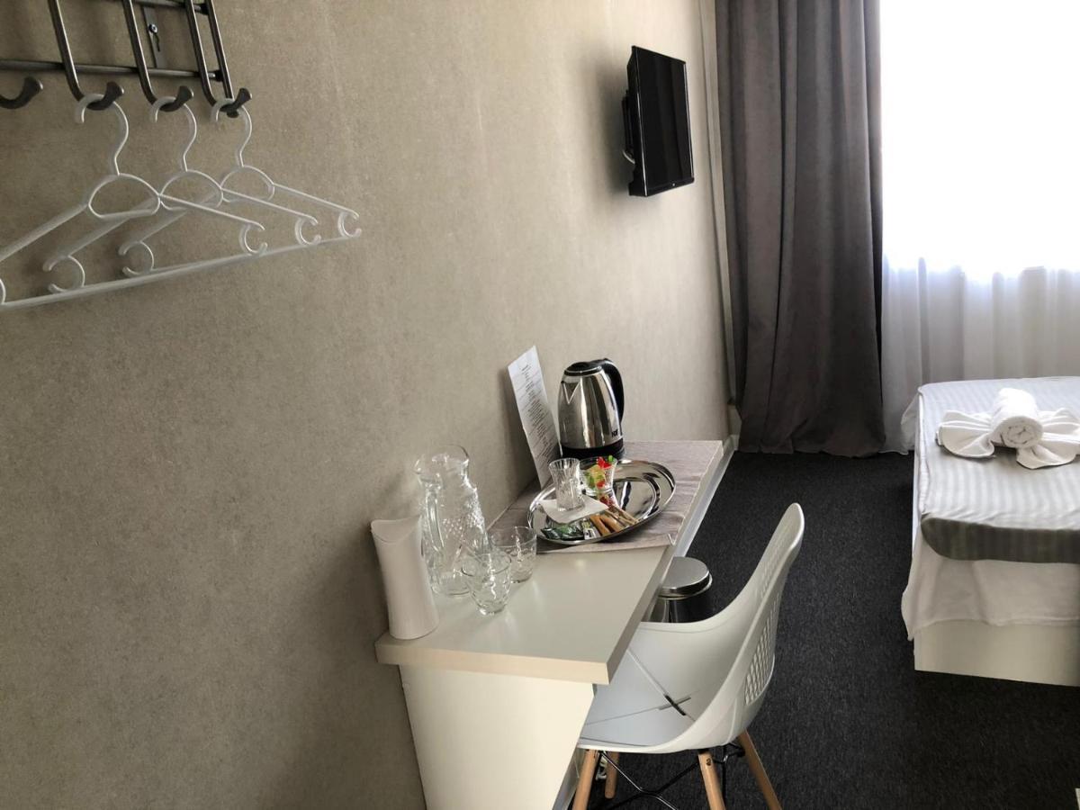 Medelean Hotel Comrat Luaran gambar
