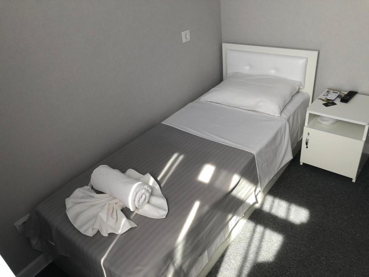 Medelean Hotel Comrat Luaran gambar