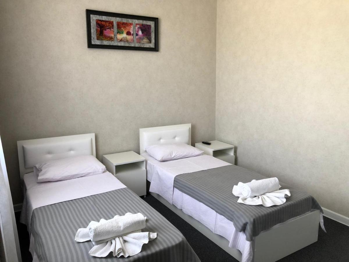 Medelean Hotel Comrat Luaran gambar