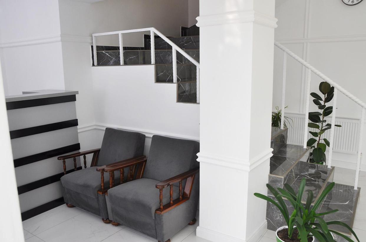 Medelean Hotel Comrat Luaran gambar