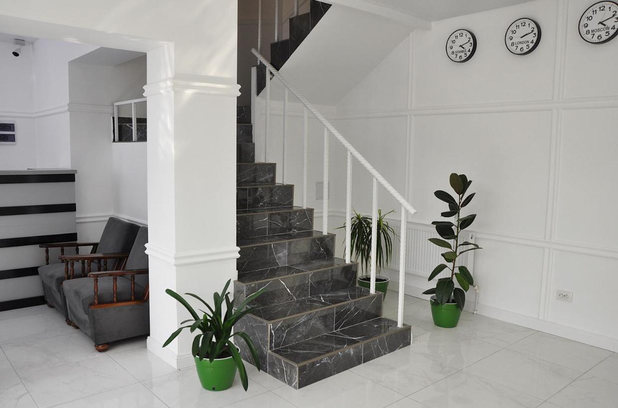 Medelean Hotel Comrat Luaran gambar